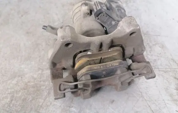 Volkswagen Golf VII Rear brake caliper 5Q0615406