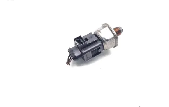 Audi A3 S3 8P Fuel pressure sensor 0591307581 4D0971993