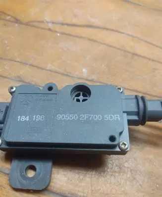 Nissan Primera Central locking motor 905502f700