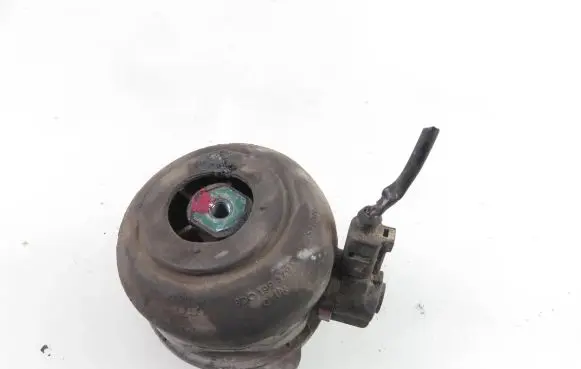 Audi A8 S8 D3 4E Engine mount vacuum valve 4E0199381