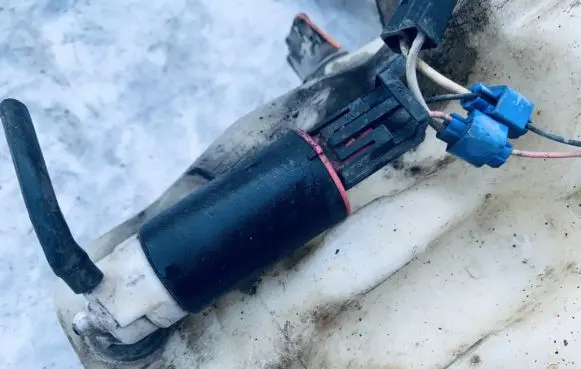 Mitsubishi Carisma Windscreen/windshield washer pump