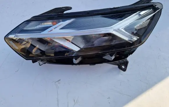 Dacia Sandero III Headlight/headlamp 260606033R