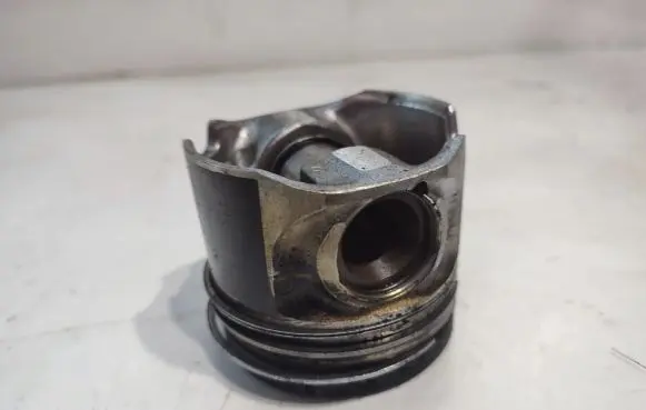 Audi A5 8T 8F Piston 