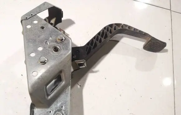 Toyota Previa (XR10, XR20) I Brake pedal 