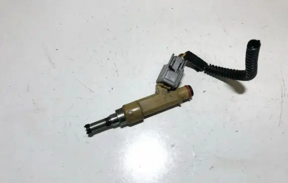 Toyota Auris 150 Fuel injector 2325037010 23250-37010