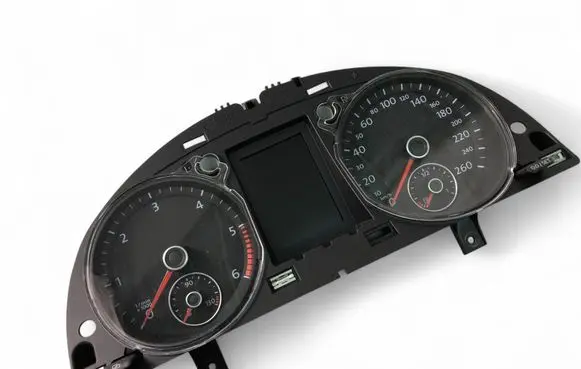 Volkswagen PASSAT B7 Speedometer (instrument cluster) 3AA920870D