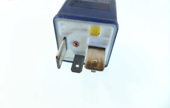 Audi A6 S6 C5 4B Other relay 899587 8A0951253