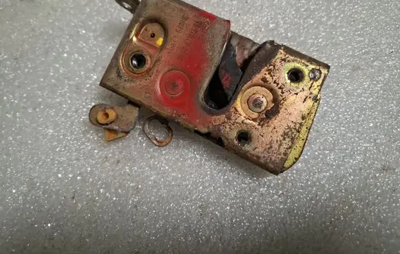 Ford Sierra Front door lock 86GBA21813BA