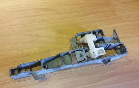 Rear door exterior handle/bracket