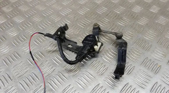 Toyota Prius (XW50) Rear air suspension level height sensor 8940847020