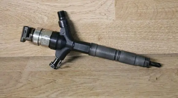 Toyota Avensis T250 Fuel injector 236700G010
