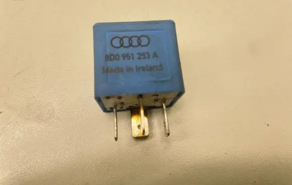 Skoda Octavia Mk2 (1Z) Other relay 8D0951253A