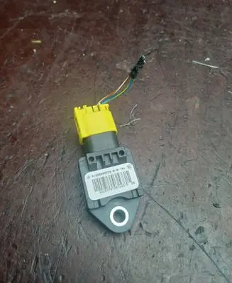Mercedes-Benz B W245 Airbag deployment crash/impact sensor A1698202226 2226270720724375
