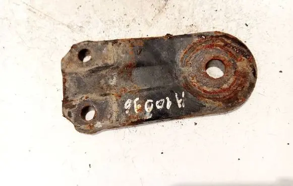 Radiator mount bracket