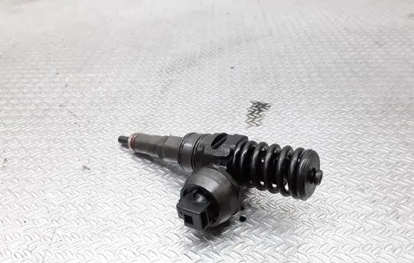 Skoda Octavia Mk2 (1Z) Fuel injector 038130073AG