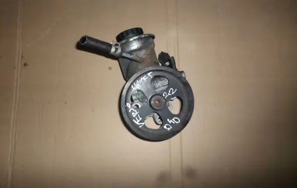 Toyota Corolla Verso E121 Power steering pump