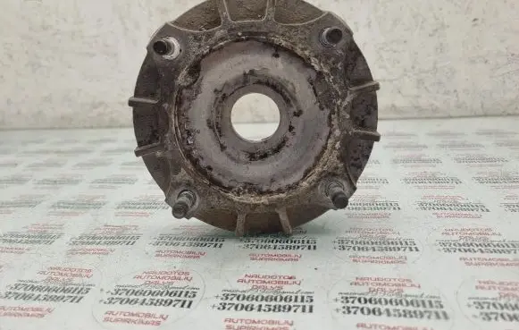 Volkswagen Touareg I Coil spring/strut mount 7L0412321