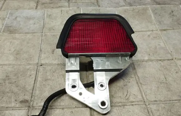 Third/center stoplight