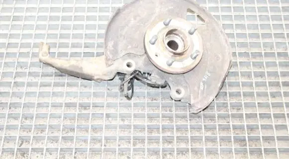 Land Rover Discovery 3 - LR3 Front wheel hub