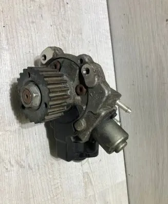 Skoda Octavia Mk3 (5E) Fuel injection high pressure pump 04B130755F