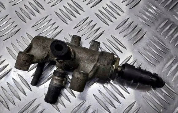 Opel Zafira B Fuel distributor 55203803