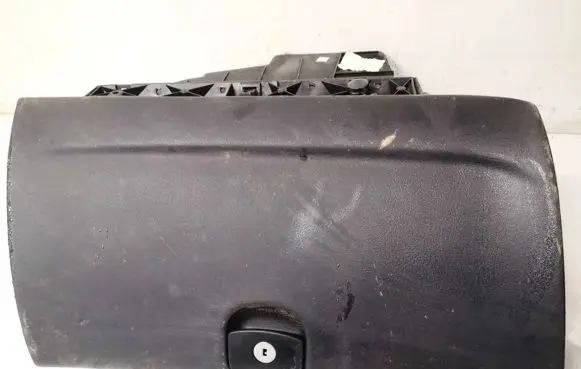 Cadillac CTS Glove box