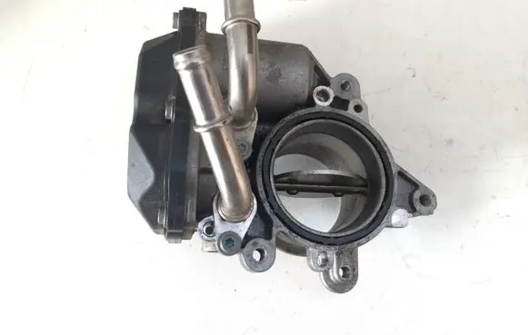 Volkswagen Golf VII Throttle valve 04L128059F 04L128063H