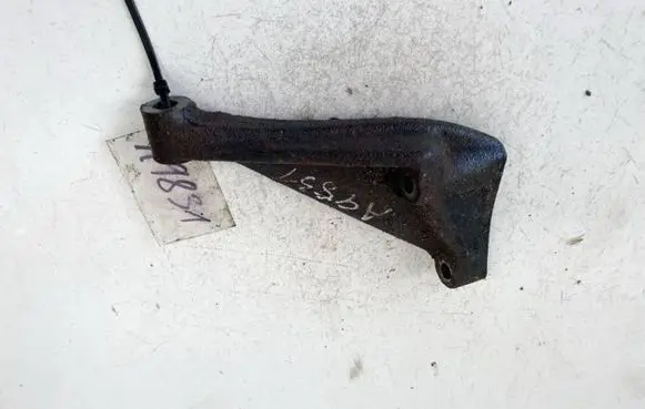 Honda CR-V Engine mounting bracket