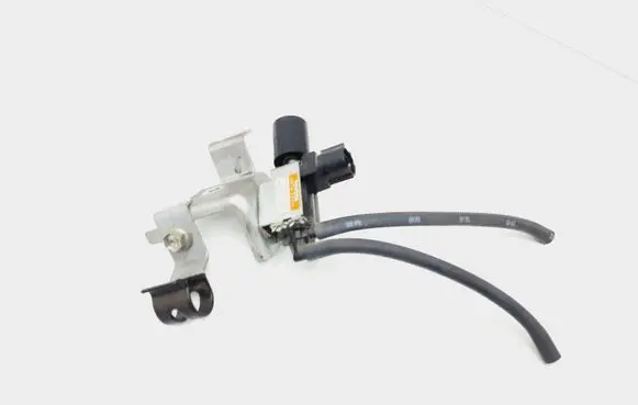 Toyota RAV 4 (XA40) Vacuum valve 90910AC002