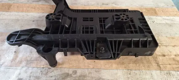 Volkswagen Touran I Battery tray 1K0915333C