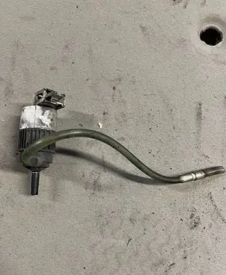 Opel Frontera B Windscreen/windshield washer pump