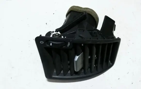 Volvo XC90 Dash center air vent grill 3409399