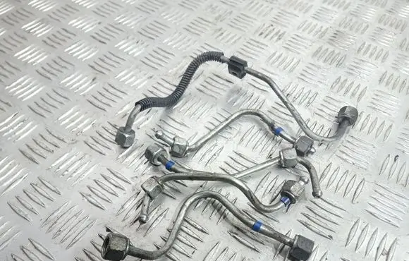 Fuel injector supply line/pipe