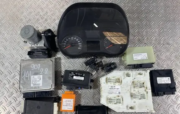 Mercedes-Benz Sprinter W907 W910 Engine ECU kit and lock set A6519003603 A9079000303 A9079004903