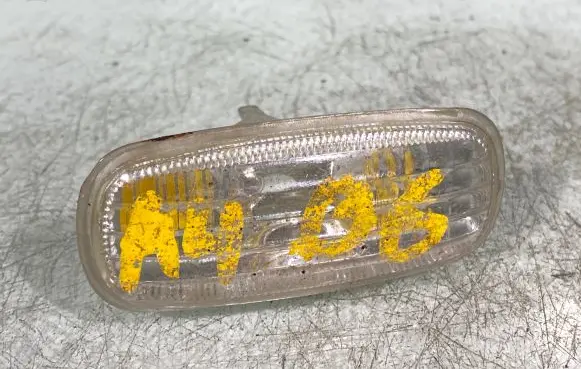 Audi A4 S4 B6 8E 8H Front fender indicator light