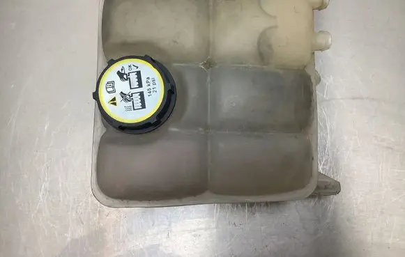 Ford C-MAX II Coolant expansion tank/reservoir 8V618K218AE 8V618K218DE AV418K218DA