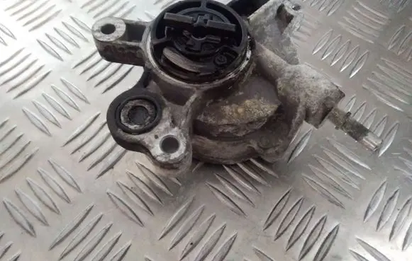 Citroen C4 I Vacuum pump D165102