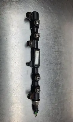 Ford Mondeo Mk III Fuel injector supply line/pipe 