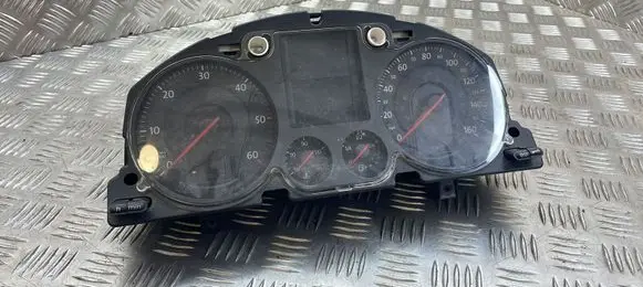 Volkswagen PASSAT B6 Speedometer (instrument cluster) A2C53194181