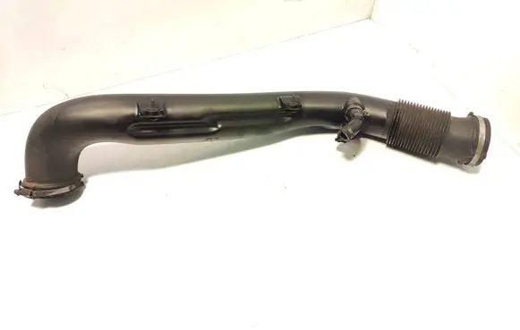 Volvo V60 Turbo air intake inlet pipe/hose 31422063