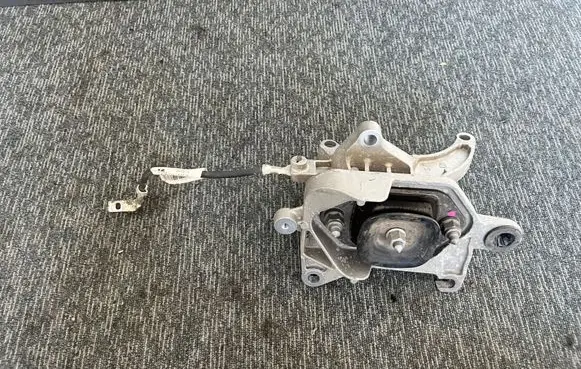 Renault Megane IV Gearbox mounting bracket 112221641R AS190U3