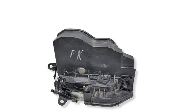 BMW 1 E81 E87 Front door lock 7167077