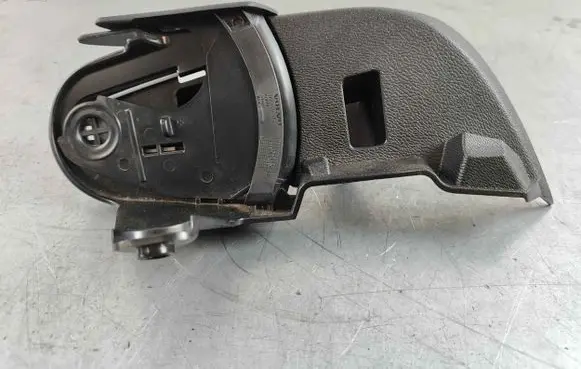 Volvo XC40 Seat belt trim 31469204 32288170