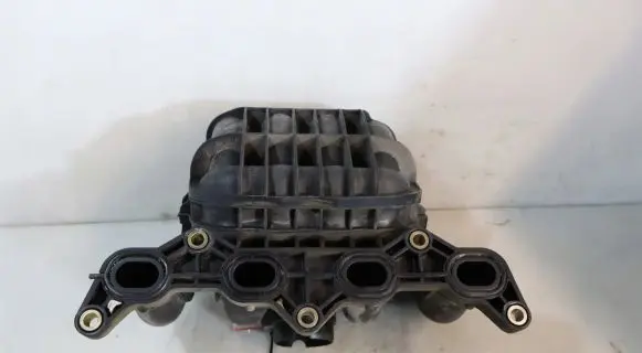 Toyota Yaris Intake manifold
