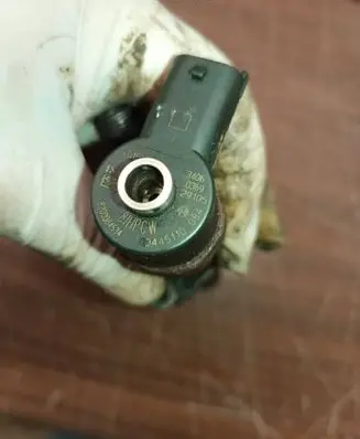Fuel injector