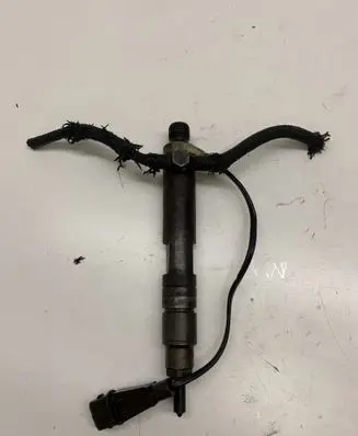 Volkswagen PASSAT B5 Fuel injector 028130201J