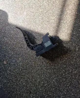 Mercedes-Benz Vito Viano W639 Accelerator throttle pedal 6393000604