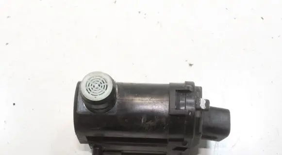 Hyundai Tucson TL Windscreen/windshield washer pump 985102J500