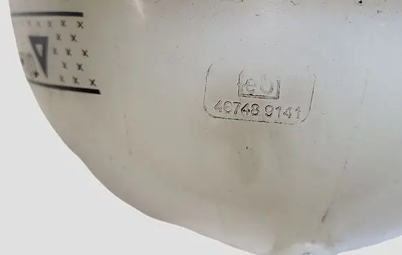 Toyota Avensis T250 Coolant expansion tank/reservoir 467489141