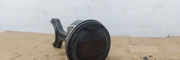 Ford Mustang VI Piston with connecting rod